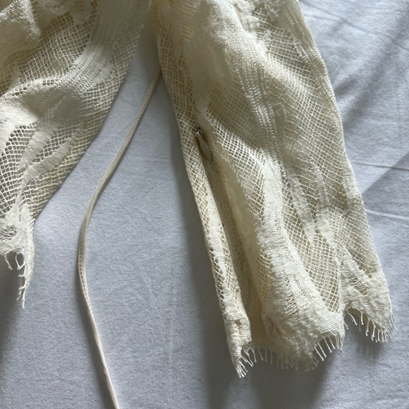 Elegant Cream Lace Long Sleeve Tunic - Picture 11 of 11